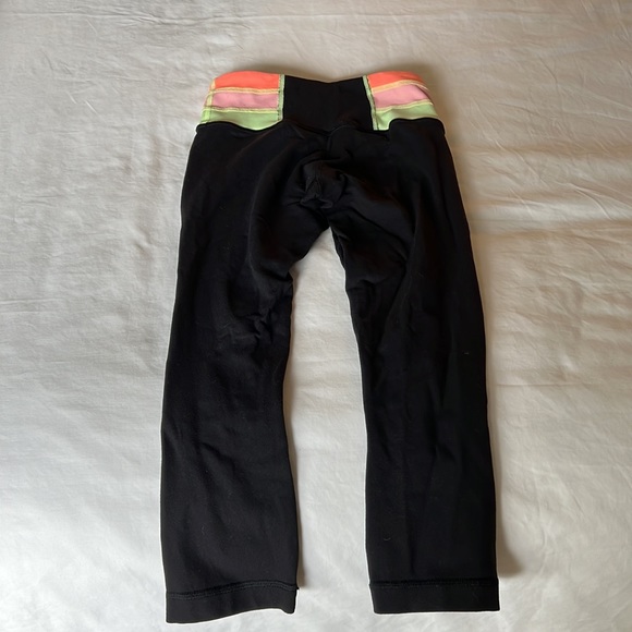 Lululemon reversible wunder under crop 21” - Picture 3 of 3